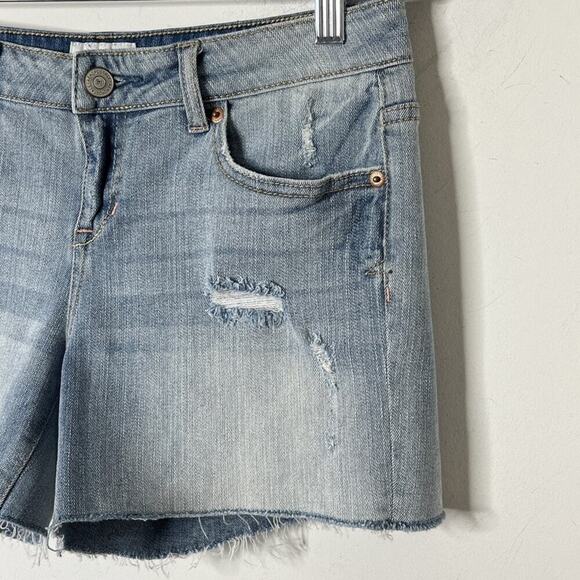 Aeropostale Womens Jean Shorts 9/10 Distressed Cut Off Light Wash Denim Low Rise - Picture 2 of 6